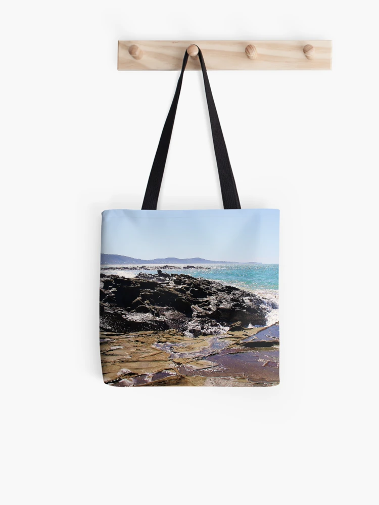 Thumbnail 1 von 2, Stofftasche, Coastline Rocks designt und verkauft von Rhonda Taylor.