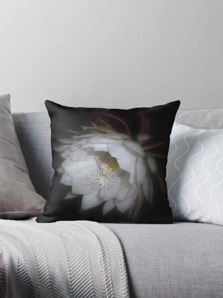 Aperçu de l'œuvre Moonflower III créée et vendue par Floralynne.