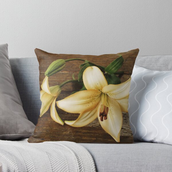 Artikelvorschau, Yellow Lily Still-Life entworfen und verkauft von Tony Ramos.