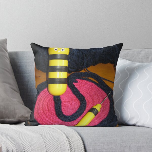 Artikelvorschau, The biggest bee stinger ever? entworfen und verkauft von LillyDigi.