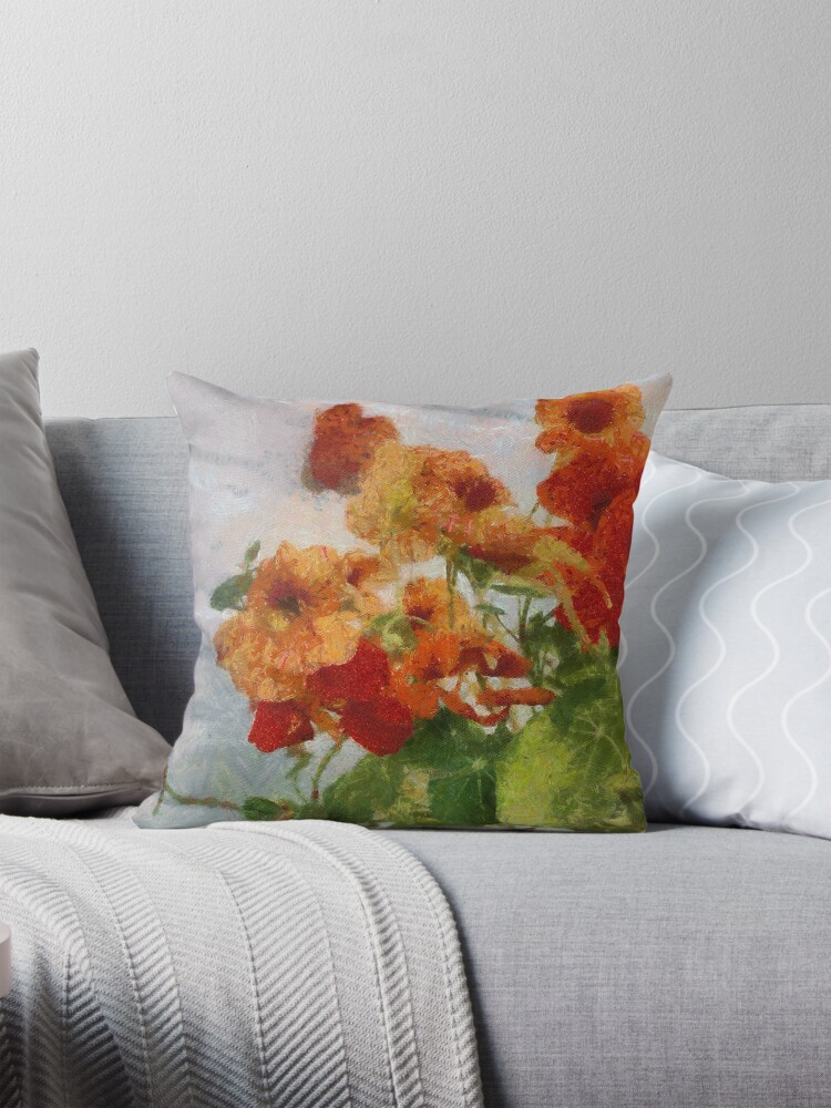 Aperçu 1 sur 4. Coussin avec l'œuvre Capucines créée et vendue par Gilberte.