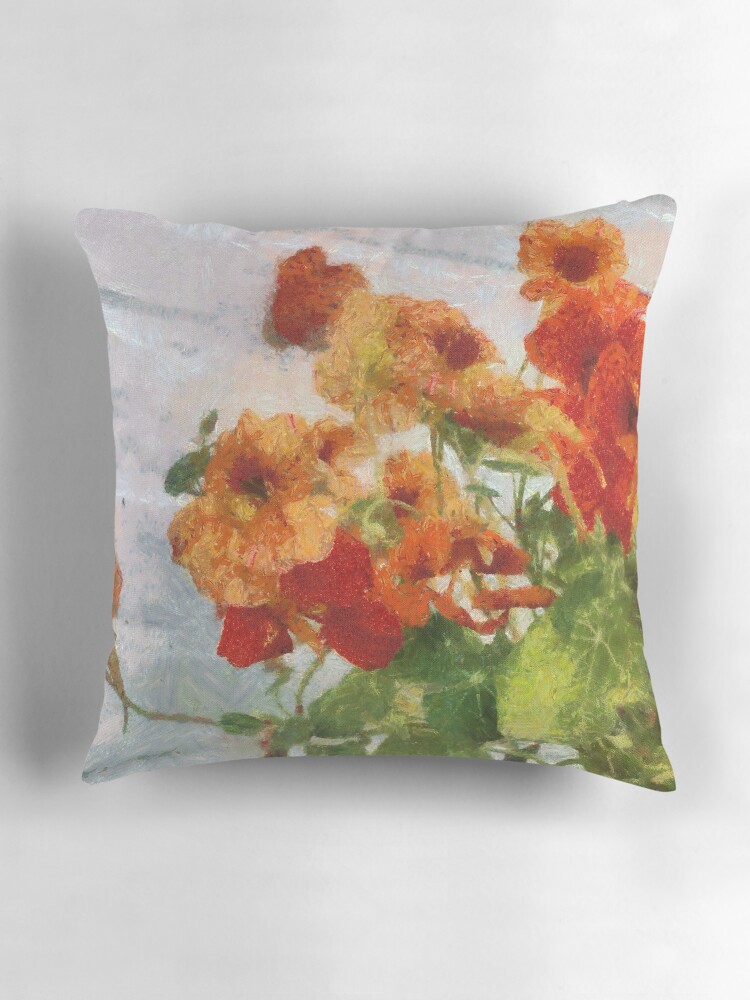 Aperçu 3 sur 4. Coussin avec l'œuvre Capucines créée et vendue par Gilberte.