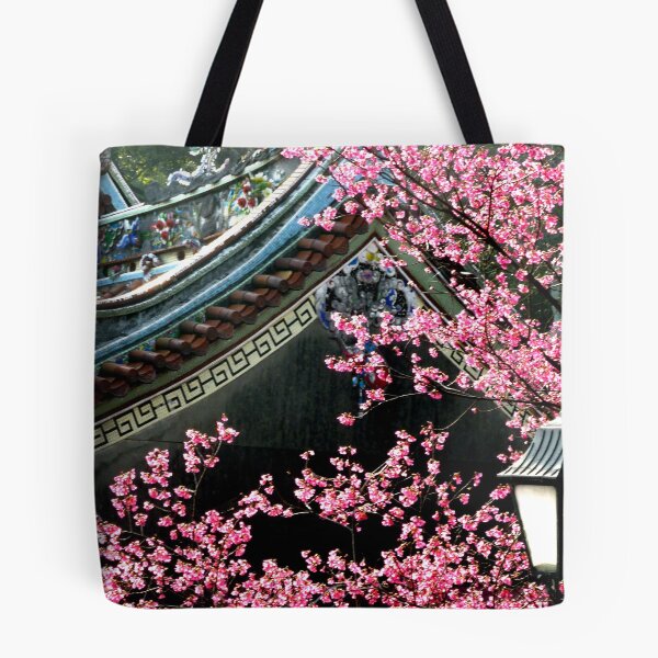 Aperçu de l'œuvre Plum Blossom and Temple créée et vendue par Digby.
