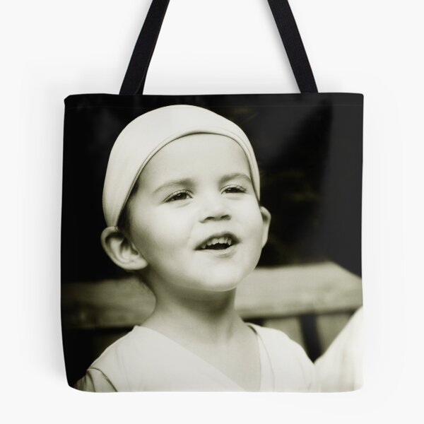 Aperçu de l'œuvre  elle était sur le point d'aller à sa première leçon de ballet et était si heureuse et cela se voit ici. J'ai également "une autre version": http: //www.redbubble.com/people/daniwillis/art/4650571-1-happy-memory où j'ai expérimenté avec des textures qui d créée et vendue par aDanidesign.