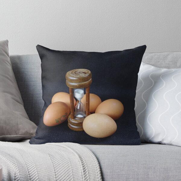 egg time Throw Pillow