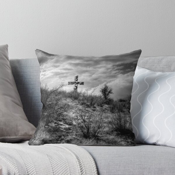 Artikelvorschau, Distant Cross-Black and White entworfen und verkauft von Bob Larson.
