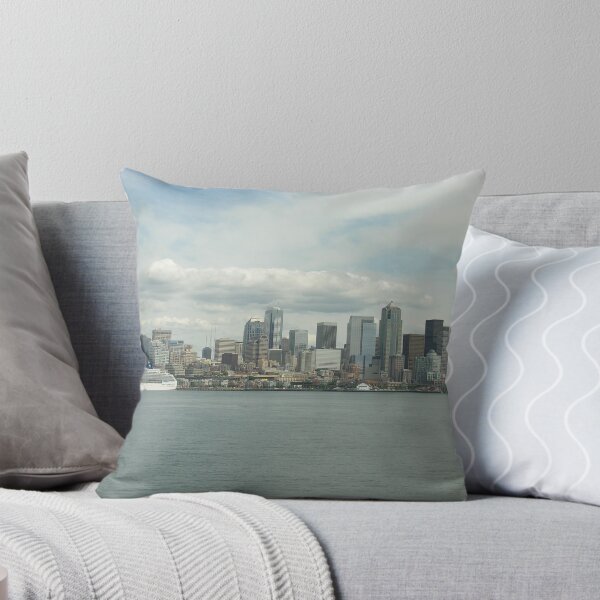 Artikelvorschau, Seattle skyline on an overcast day from the ferry 3 entworfen und verkauft von Angela Fisher.