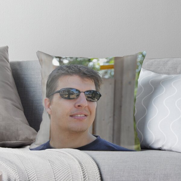 Item preview, Tom Cruise estaba en el parque ???????? designed and sold by Karina Walther.