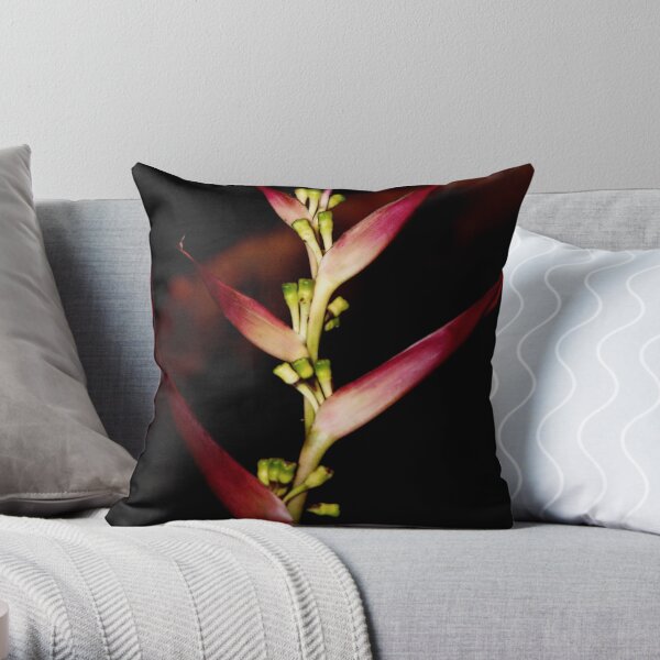 seule fleur rouge Throw Pillow