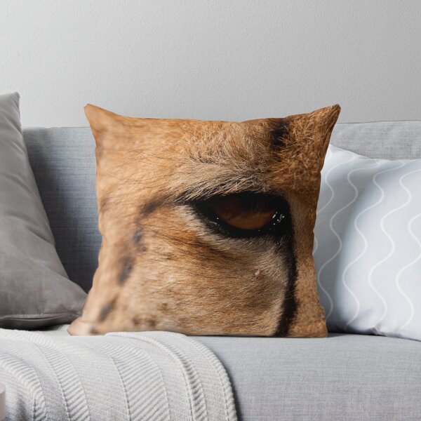 Cheetah Eye, Close Up Throw Pillow