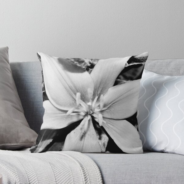 Artikelvorschau, Black & White lily entworfen und verkauft von sdemick.
