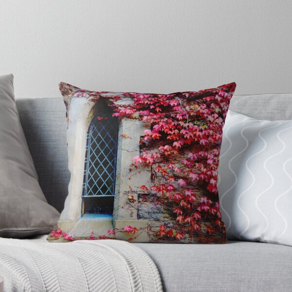 Aperçu de l'œuvre Church in Autumn créée et vendue par Meg Hart.