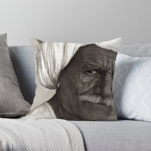 eye-to-eye Throw Pillow