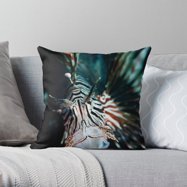 Yawning lionfish Throw Pillow