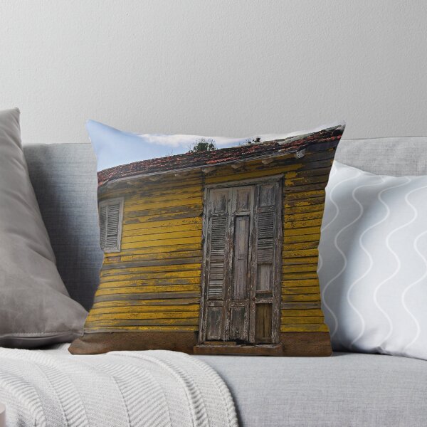 Artikelvorschau, Old Yellow wooden house, Cienfuegos, Cuba entworfen und verkauft von buttonpresser.