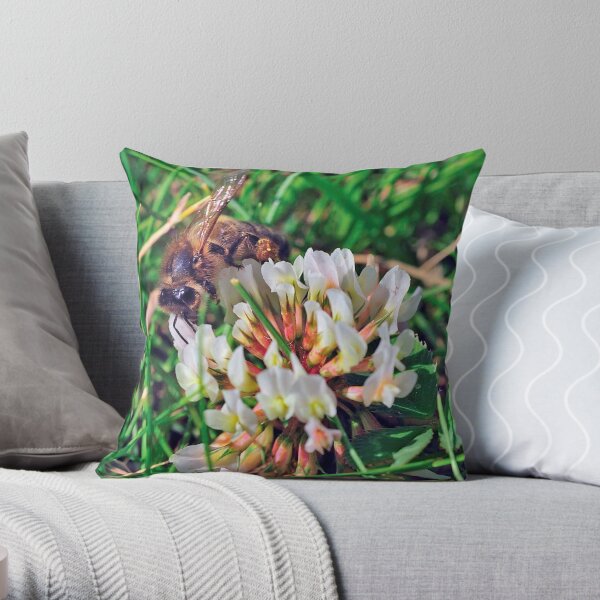 Bee On Flower 0027 Throw Pillow
