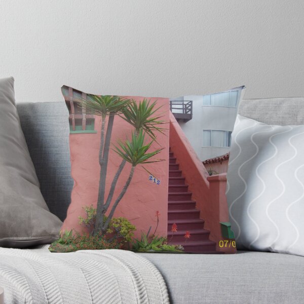 Aperçu de l'œuvre Pink House créée et vendue par Alicia  Sims.