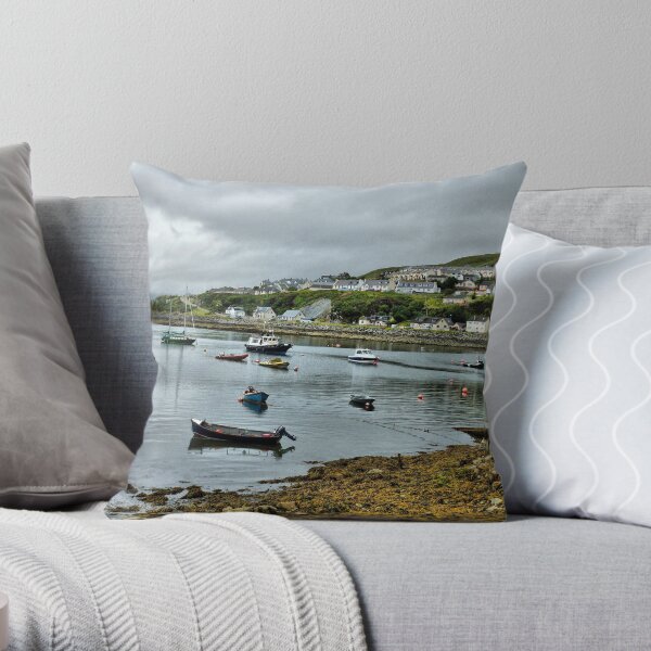 Mallaig Harbour . Throw Pillow