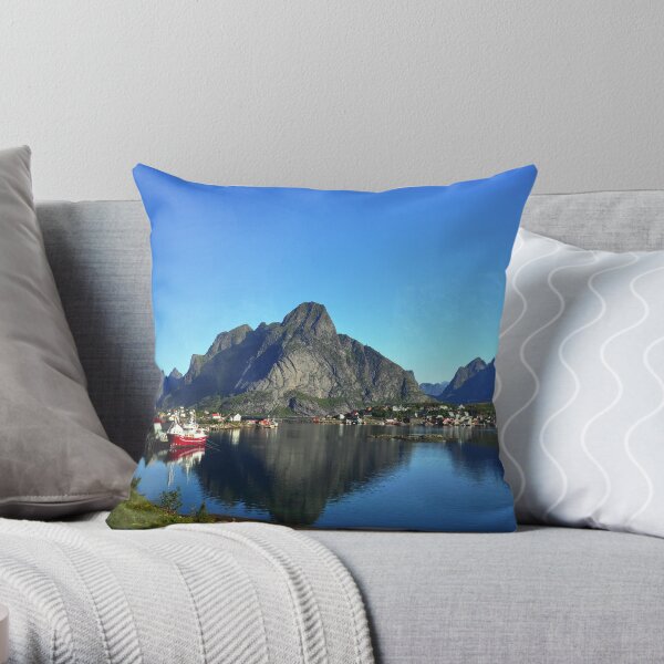 Å i Lofoten Throw Pillow