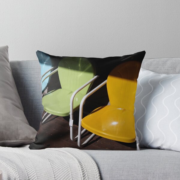 Artikelvorschau, Three Chairs entworfen und verkauft von Robert Stephens.