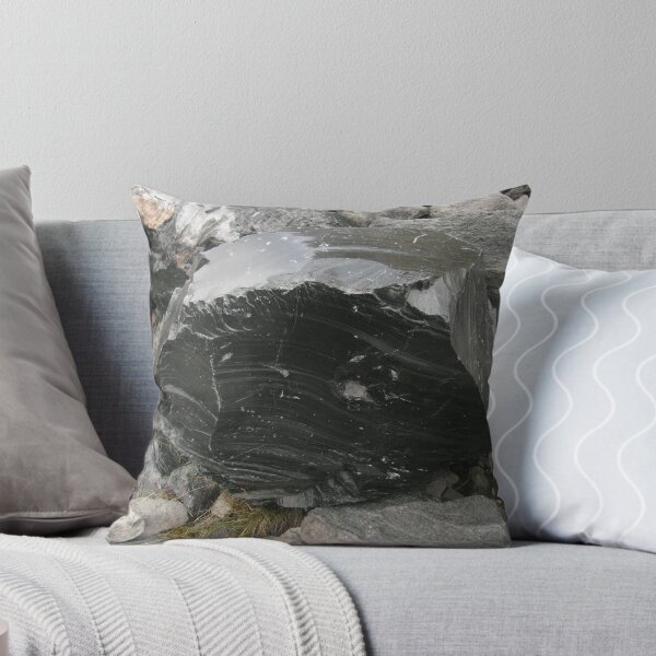 Item preview, Obsidiana de cerca designed and sold by Sarah Trent.