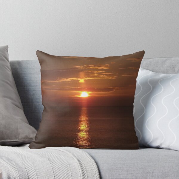Aperçu de l'œuvre Sea Sunsets over Wales IIII créée et vendue par XtomJames.