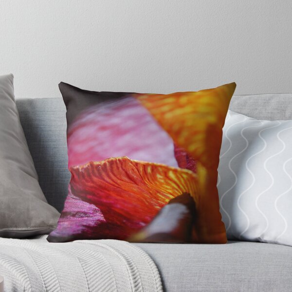 Artikelvorschau, An Iris Moon entworfen und verkauft von Lozzar Flowers & Art.