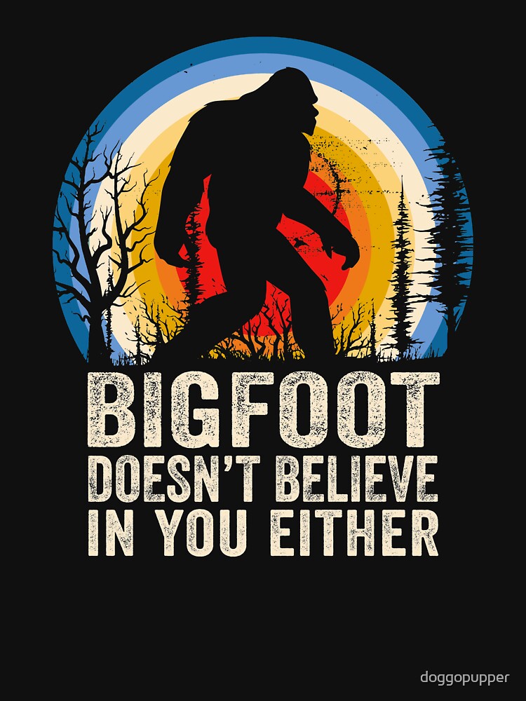 Disover Bigfoot Doesnt Believe in You Either Bigfoot Lover Bigfoot Believer | Essential T-Shirt 