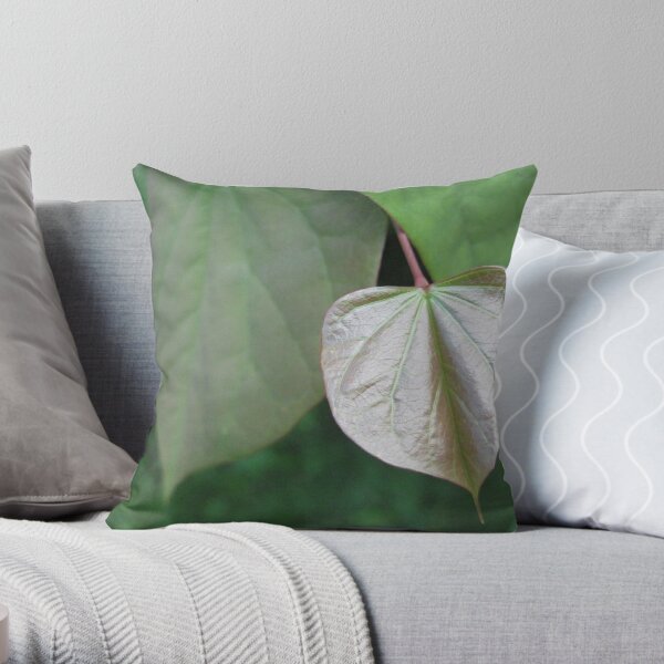 shiny gold heart leaf Throw Pillow