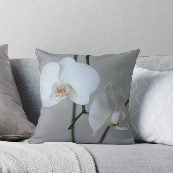Aperçu de l'œuvre white orchids créée et vendue par tania oloy.