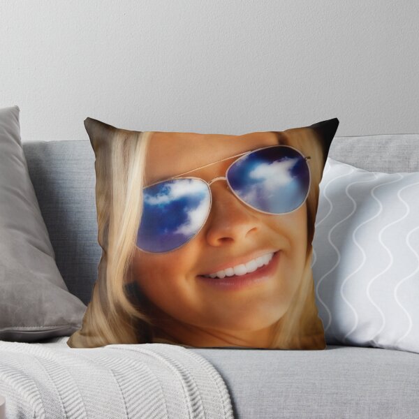 Item preview, La cabeza en las nubes designed and sold by Des Berwick.