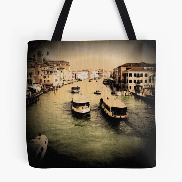 Aperçu de l'œuvre Boats at Venice créée et vendue par Sunil Bhardwaj.