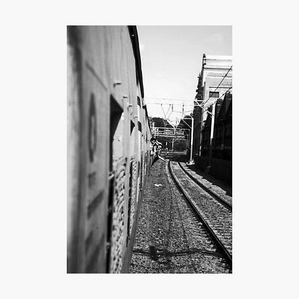 Artikelvorschau, Boys waving from train. entworfen und verkauft von Pauline Cutler.