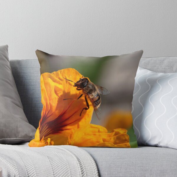 Artikelvorschau, Busy Little Bee entworfen und verkauft von Patrick Keevil.