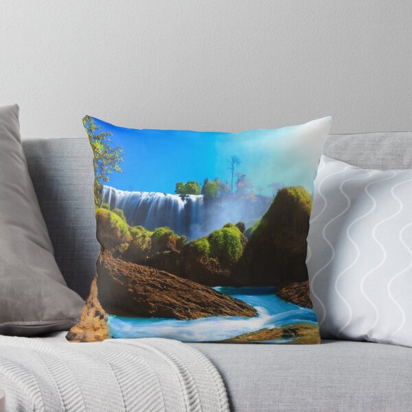 Aperçu de l'œuvre Elephant waterfall créée et vendue par MotHaiBaPhoto Dmitry & Olga.