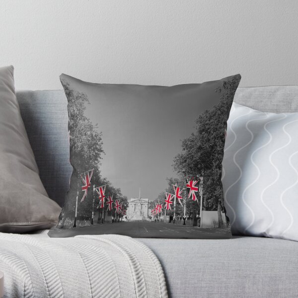UK, England, London, Buckingham Palace, Royal Wedding Throw Pillow