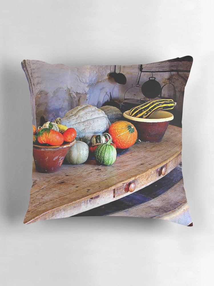 Aperçu 3 sur 4. Coussin avec l'œuvre Fodder créée et vendue par Rinaldo Di Battista.