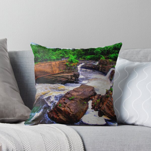 Aperçu de l'œuvre Hogsback falls créée et vendue par Andre Faubert.