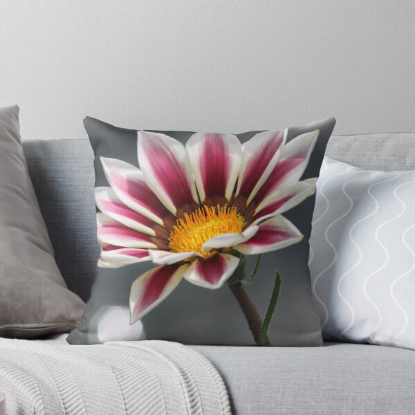 Artikelvorschau, Purple & White Flower entworfen und verkauft von Karyn Boehmer.
