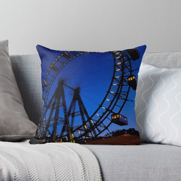 La ruota panoramica del Prater di Vienna Throw Pillow