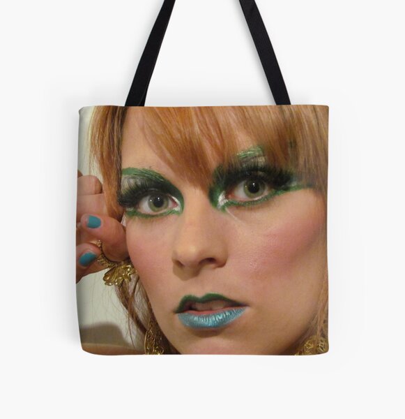 Artikel-Vorschau von Gorgeous Makeup, designt und verkauft von BOBBYBABE.