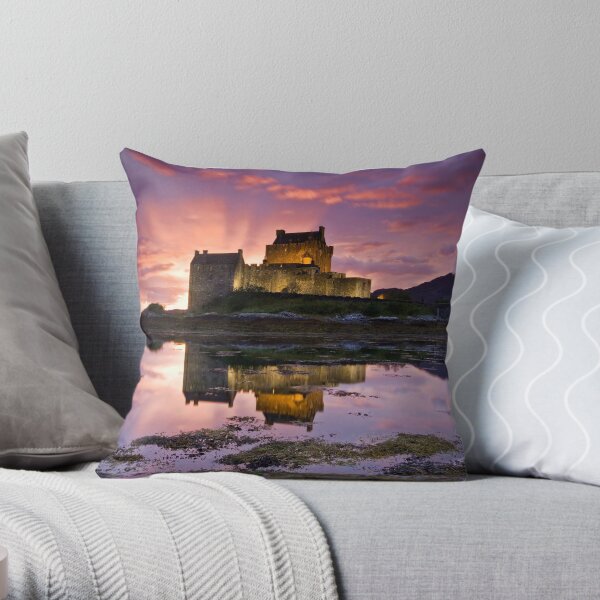 Scotland: Eilean Donan Castle Throw Pillow