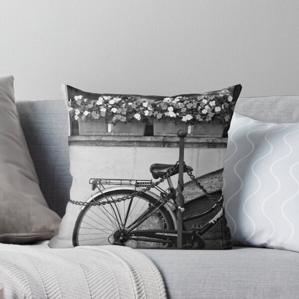 Aperçu de l'œuvre Vélo avec fleurs créée et vendue par Silvia Ganora.