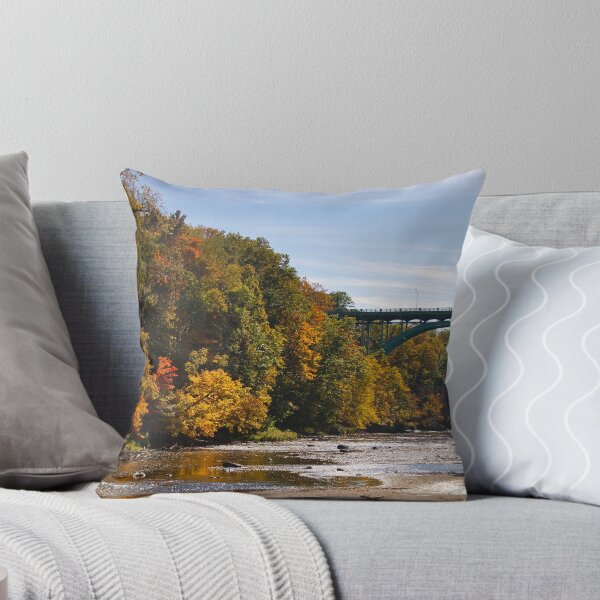 Artikelvorschau, Lorain Road Bridge im Herbst entworfen und verkauft von Henry Plumley.