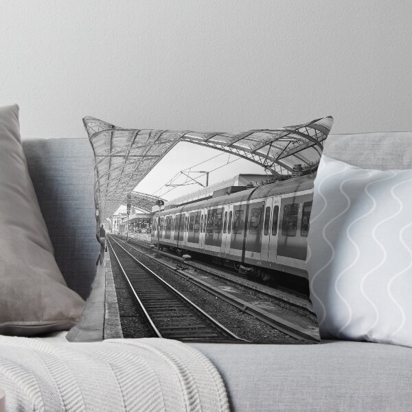 Aperçu de l'œuvre Train Station créée et vendue par Val Blakely.