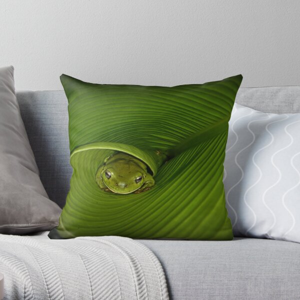Frog in banana leaf Throw Pillow