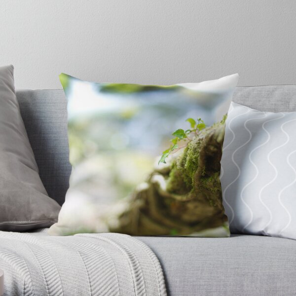 Still alive Throw Pillow