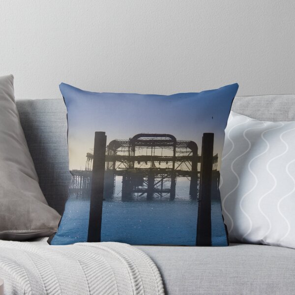 Artikelvorschau, Blackened Pier, West Pier, Brighton entworfen und verkauft von Silken Photography.