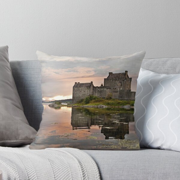 Artikelvorschau,  Dies ist derzeit im Rahmen der 100-jährigen Fotoausstellung von Eilean Donan Castle im Besucherbesuch des Schlosses zu sehen.
Ich bin sehr stolz, Teil dieses mit 3 meiner Bilder zu sein.
kanon 5d mark ii entworfen und verkauft von Stuart Blance.