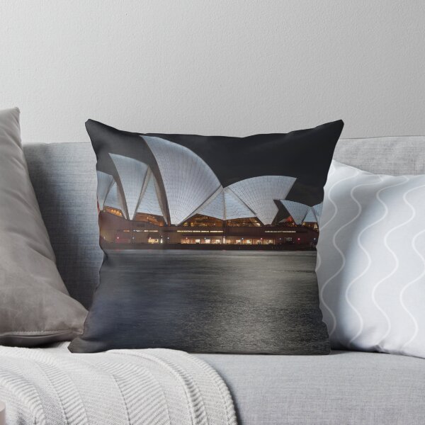 Aperçu de l'œuvre Sydney Opera House with moon light créée et vendue par KeithMcInnes.
